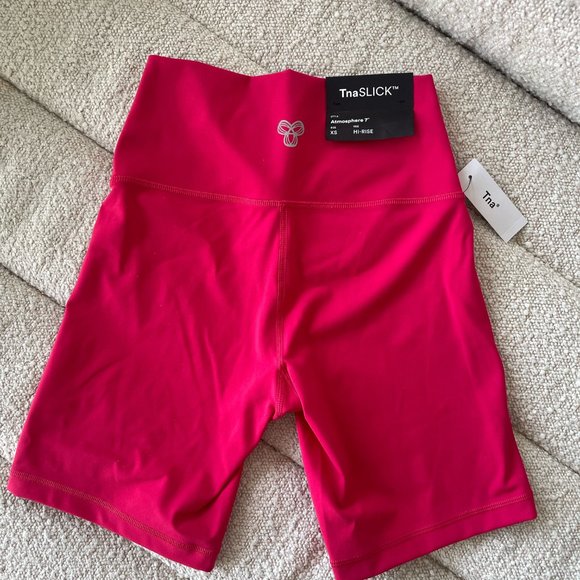 BNWT Aritzia Slick Hi-Rise Bike Shorts 7" in Hypno Pink (XS) - Picture 3 of 3